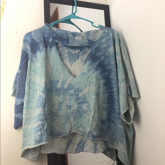 Blue tie dye shirt custom cut - Picture 2 of 2